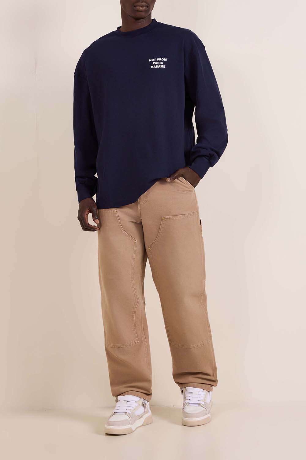 תמונת כל הלוק של סווטשירט